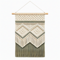 Arazzo da parete 45 x 85 cm in cotone avorio e verde salvia con bastone in legno stile boho
